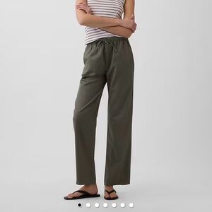 Gap Women’s Mid Rise Easy Twill Pants in Green